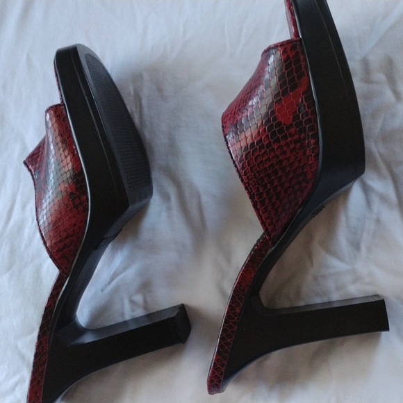 Vintage Steve Madden Faux Maroon Snakeskin Heels - Picture 7 of 7